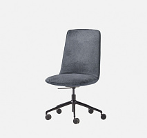 Офисное кресло без подлокотников Kori со средней спинкой и алюминиевым основанием  на колесиках