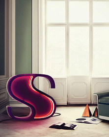 Напольный светильник LETTER S GRAPHIC