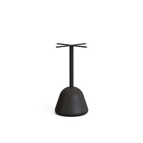 Стол Saura из черного металла со столешницей из акации с отделкой под орех