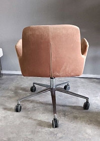 Кресло офисное поворотное Altea на колесиках с алюминиевым основанием и газлифтом