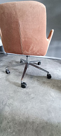 Кресло офисное поворотное Altea на колесиках с алюминиевым основанием и газлифтом