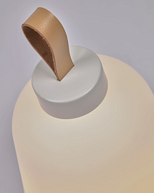 Настольная лампа Udiya из полиэтилена и металла белого цвета с белой отделкой