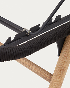 Шезлонг Dandara со стальной конструкцией, черным шнуром и ножками из 100% массива акации