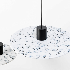 Подвесной светильник Confetti из переработанного пластика мраморный ø30см