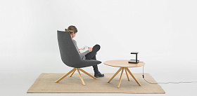 Кресло офисное поворотное Dunas XL с деревянным основанием и высокой спинкой