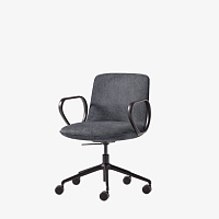 Офисное наклонное поворотное кресло Kori со низкой спинкой и алюминиевым основанием + газлифт