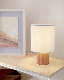 Керамическая настольная лампа Eshe с терракотовой и белой отделкой