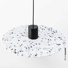 Подвесной светильник Confetti из переработанного пластика мраморный ø45 см